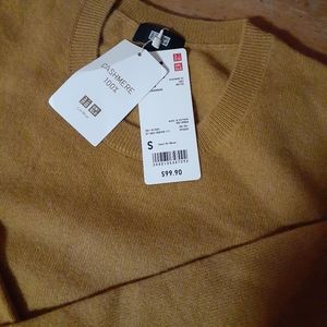 New uniqlo cashmere sweater